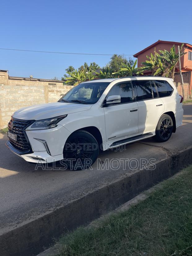 Lexus LX 570 AWD 2017 White