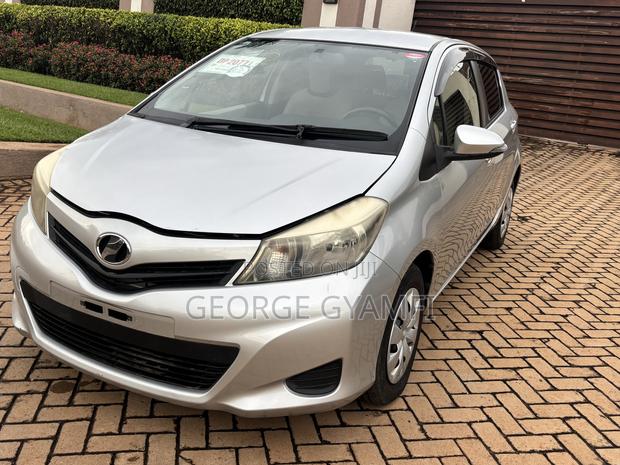 Toyota Vitz 1.5 FWD 5dr 2013 Silver