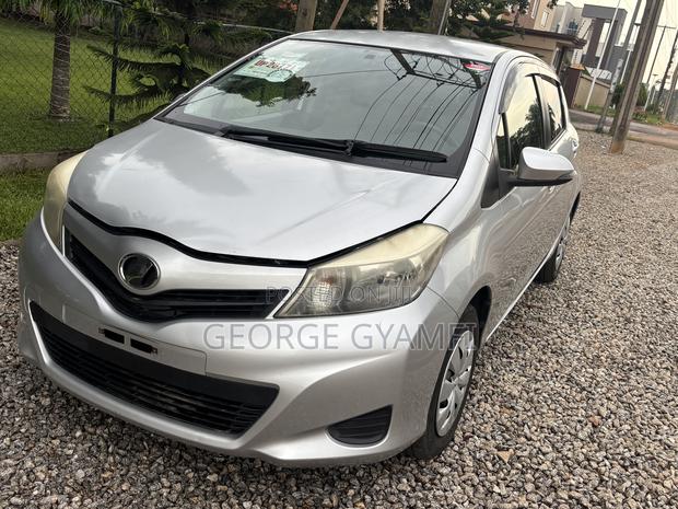 Toyota Vitz 1.5 FWD 5dr 2013 Silver