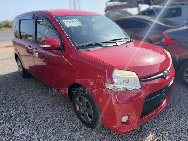 Toyota Sienta 1.5 FWD 2013 Red