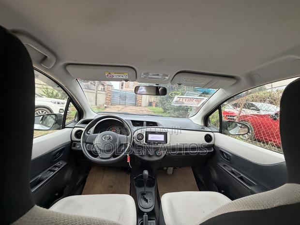 Toyota Vitz 1.3 FWD 5dr 2013 Silver