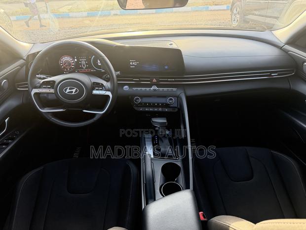 Hyundai Elantra SE IVT 2025 Black