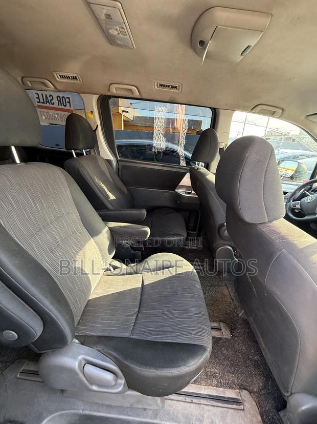 Toyota Noah 2.0 143hp AWD (7 Seater) 2013 Black