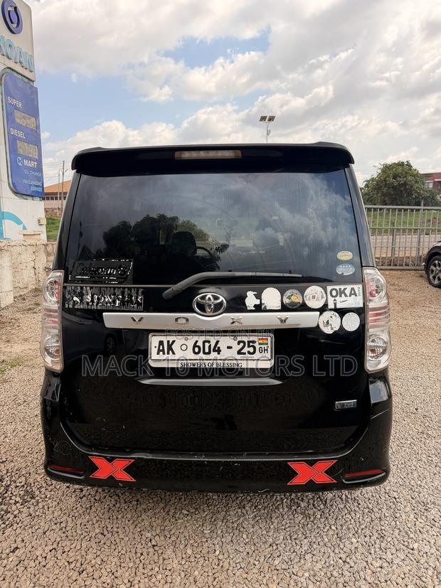 Toyota Voxy X 2WD 8-Seater 2013 Black