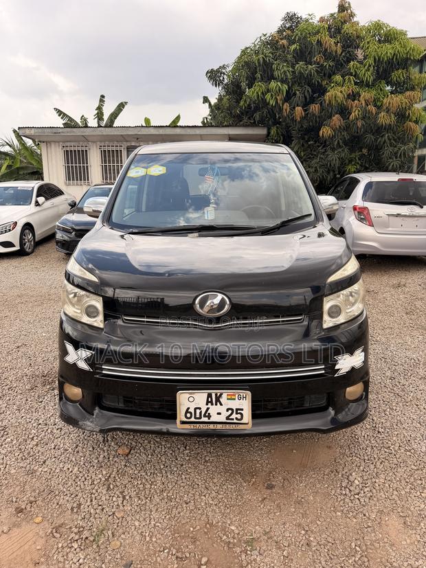Toyota Voxy X 2WD 8-Seater 2013 Black