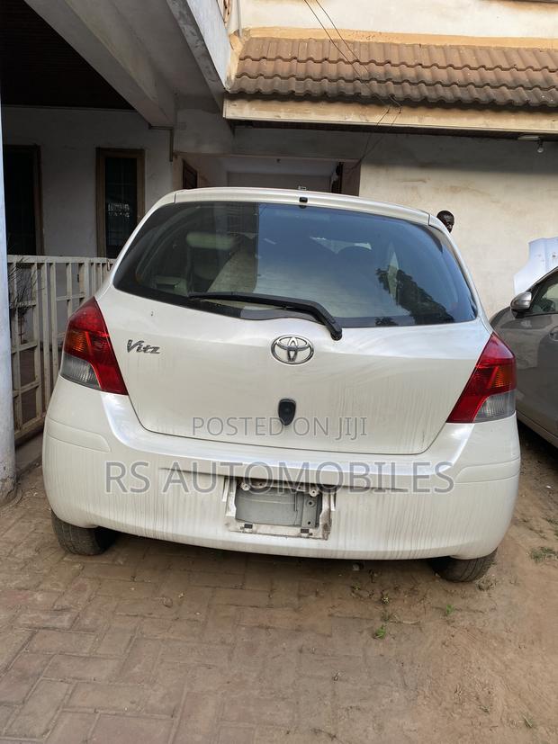 Toyota Vitz 2010 White