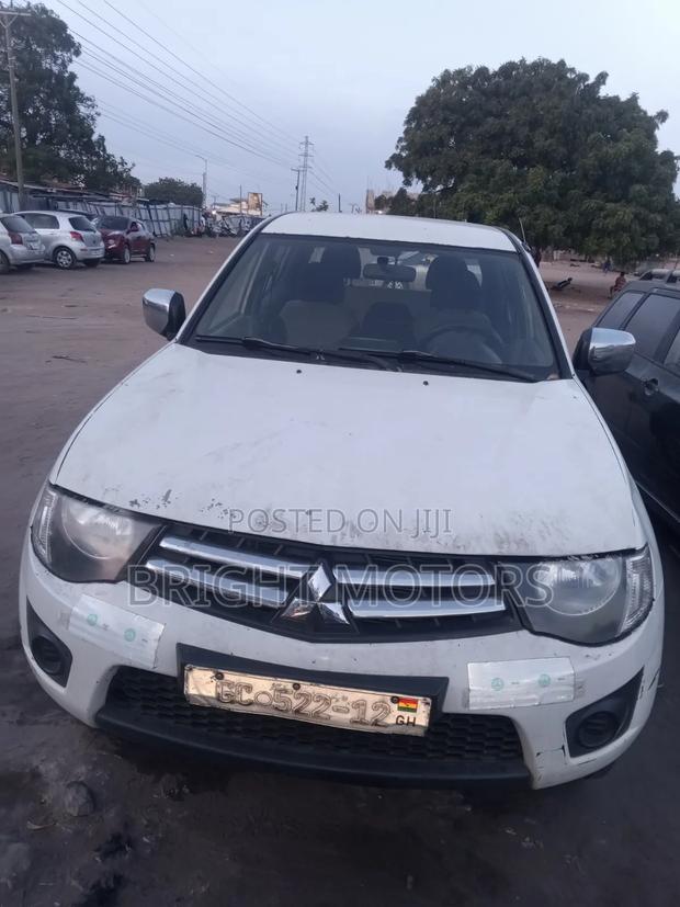 Mitsubishi L200 Double Cab 2.5 180hp 4WD 2012 White