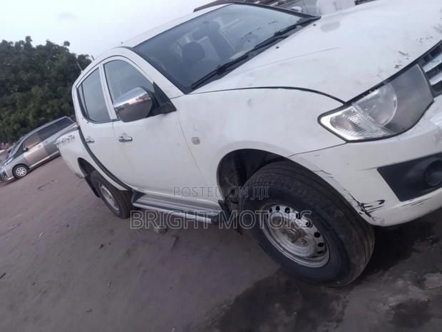 Mitsubishi L200 Double Cab 2.5 180hp 4WD 2012 White
