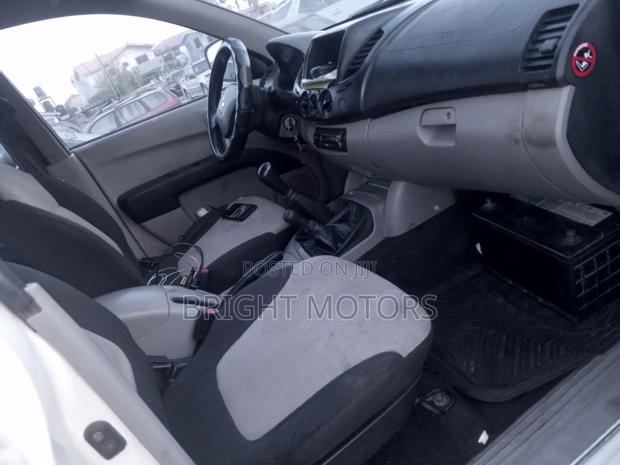 Mitsubishi L200 Double Cab 2.5 180hp 4WD 2012 White