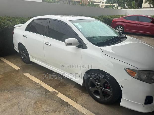 Toyota Corolla S Special Edition 4dr Sedan (1.8L 4cyl 4A) 2013 White
