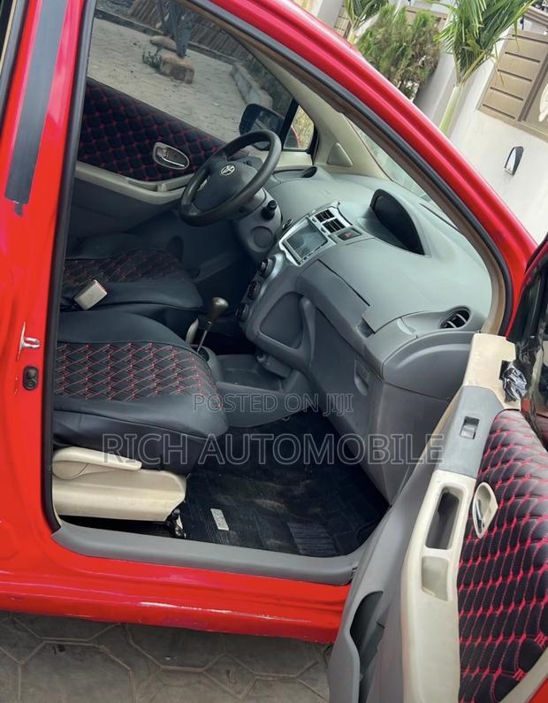 Toyota Vitz 1.3 AWD 5dr 2010 Red