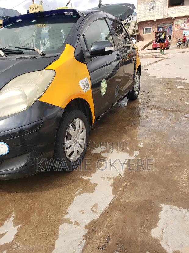 Toyota Vitz 2010 Black