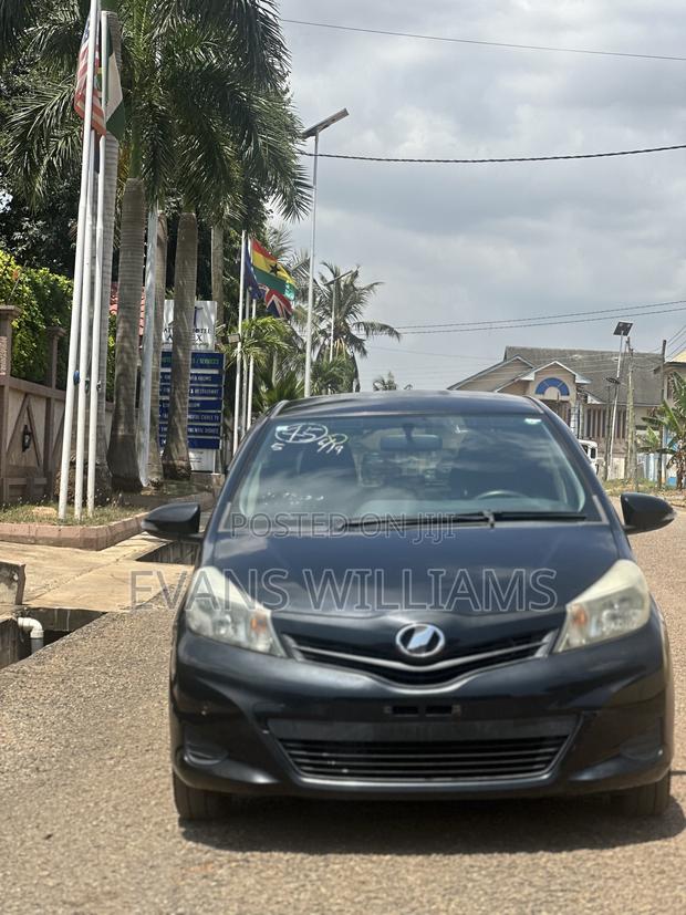 Toyota Vitz 1.3 FWD 5dr 2013 Black