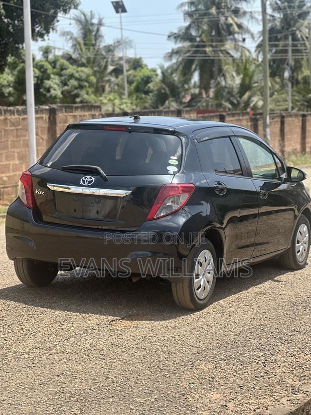Toyota Vitz 1.3 FWD 5dr 2013 Black