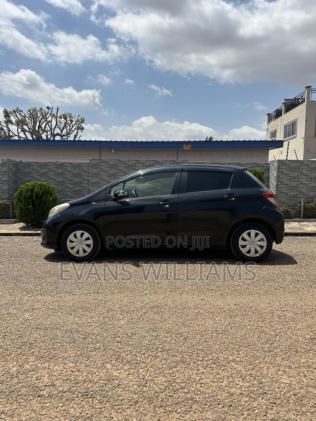 Toyota Vitz 1.3 FWD 5dr 2013 Black