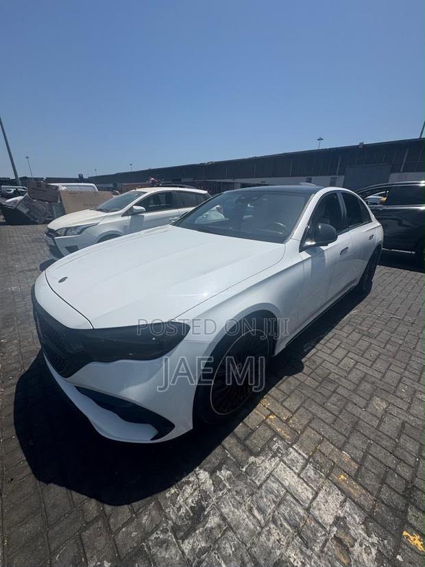 New Mercedes-Benz E300 2024 White