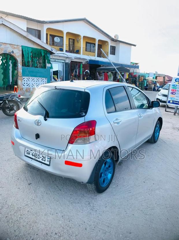 Toyota Vitz 1.0 FWD 5dr 2010 Silver