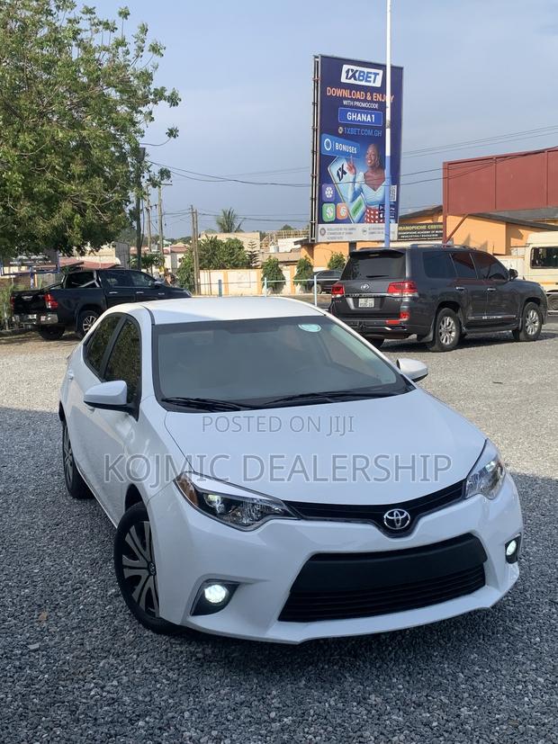 Toyota Corolla LE 4dr Sedan (1.8L 4cyl CVT) 2016 White
