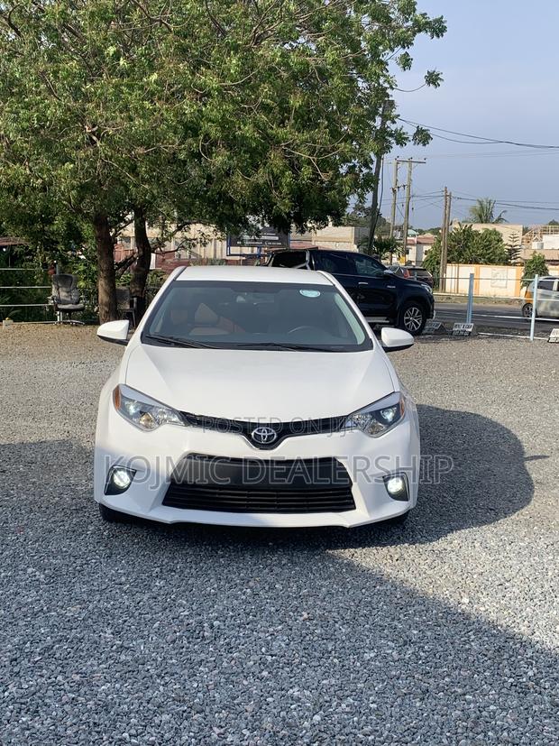 Toyota Corolla LE 4dr Sedan (1.8L 4cyl CVT) 2016 White