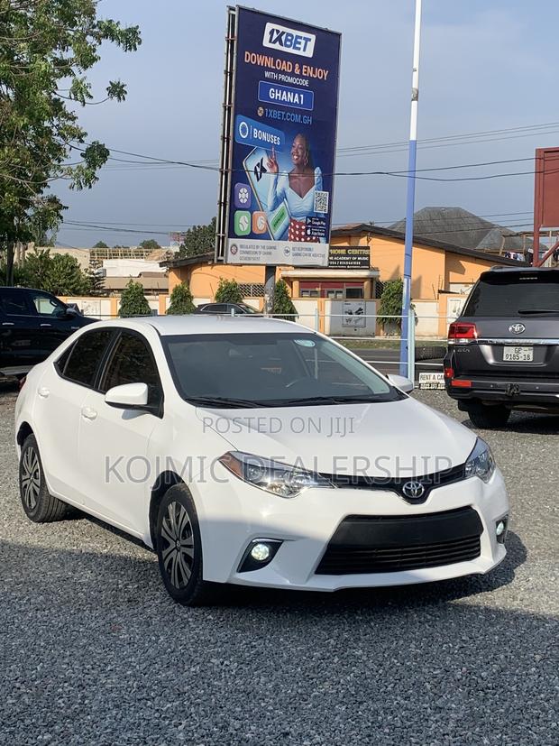 Toyota Corolla LE 4dr Sedan (1.8L 4cyl CVT) 2016 White