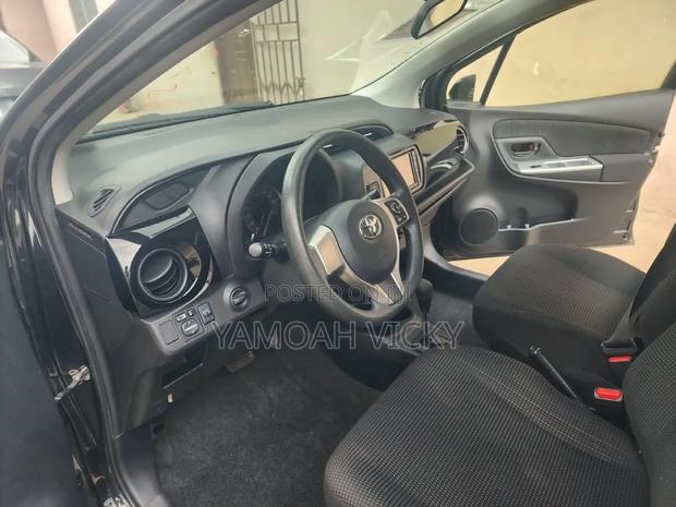 Toyota Vitz 2015 Black