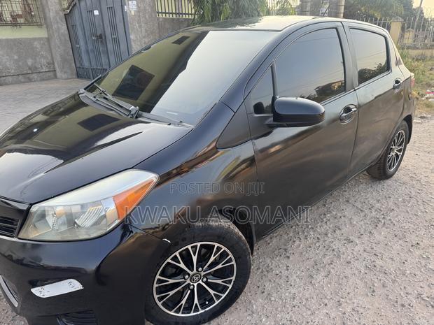 Toyota Yaris 2012 Black