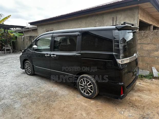 Toyota Voxy SV Premium 2014 Black