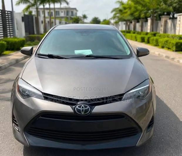 Toyota Corolla LE (1.8L 4cyl 2A) 2018 Brown