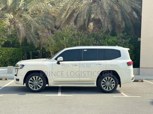 New Toyota Land Cruiser LC300 2024 Off white