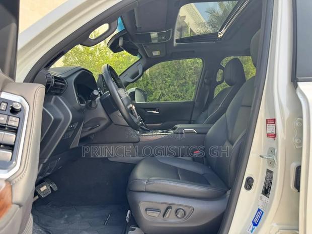 New Toyota Land Cruiser LC300 2024 Off white