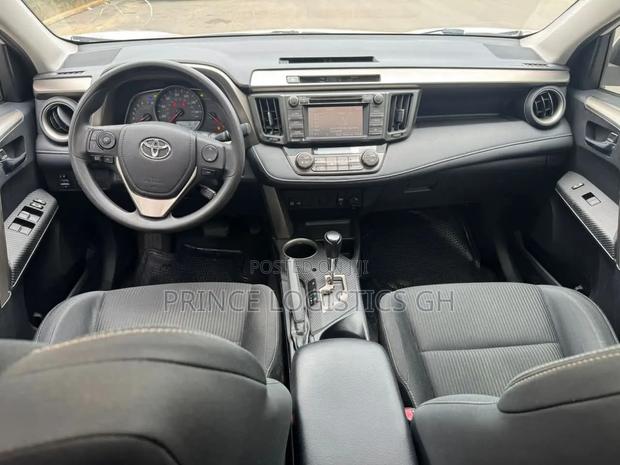 Toyota RAV4 XLE AWD (2.5L 4cyl 6A) 2013 White