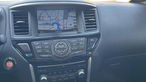 Nissan Pathfinder SV 4dr 4x4 (3.5L 6cyl) 2017 Silver