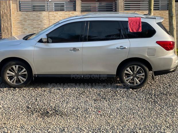 Nissan Pathfinder SV 4dr 4x4 (3.5L 6cyl) 2017 Silver