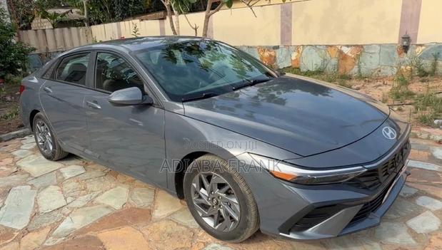 Hyundai Elantra Limited 2024 Silver