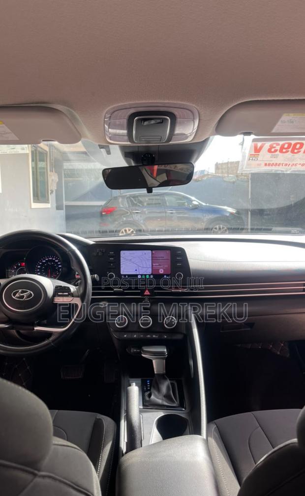 Hyundai Elantra 2021 Red