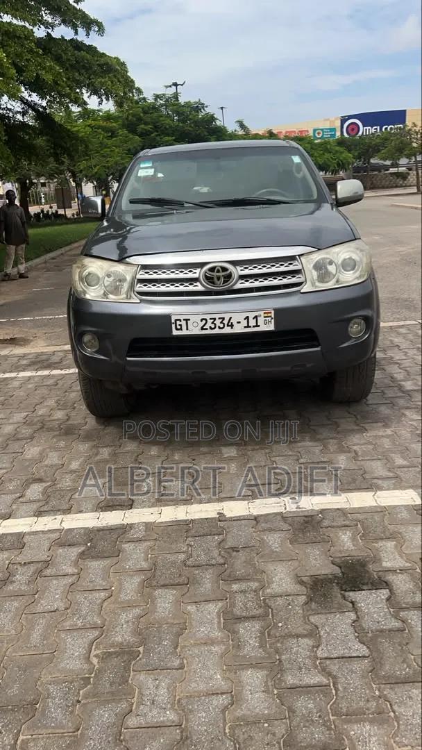 Toyota Fortuner 2011 Gray