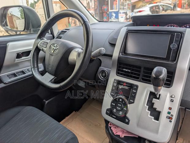 Toyota Voxy 2013 White