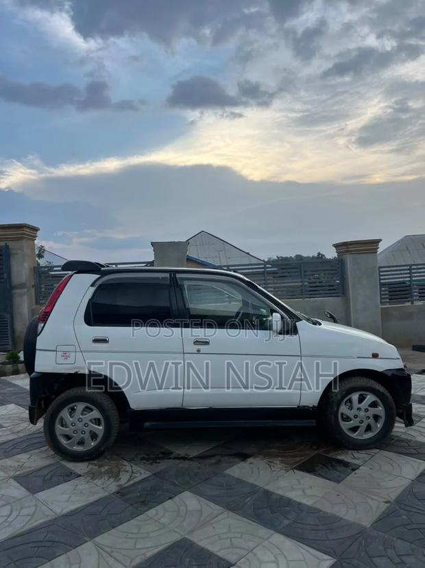 Daihatsu Mira 2010 White
