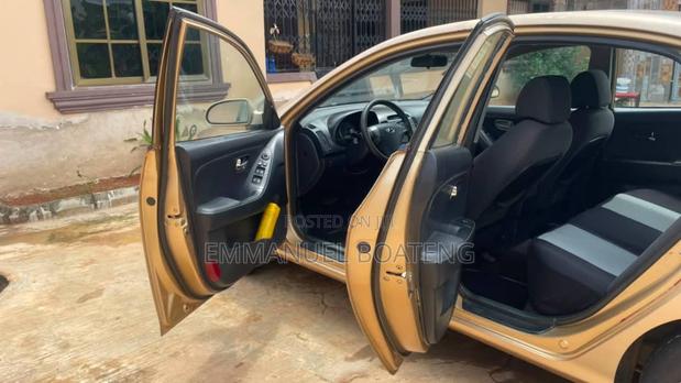 Hyundai Elantra GLS 2010 Gold
