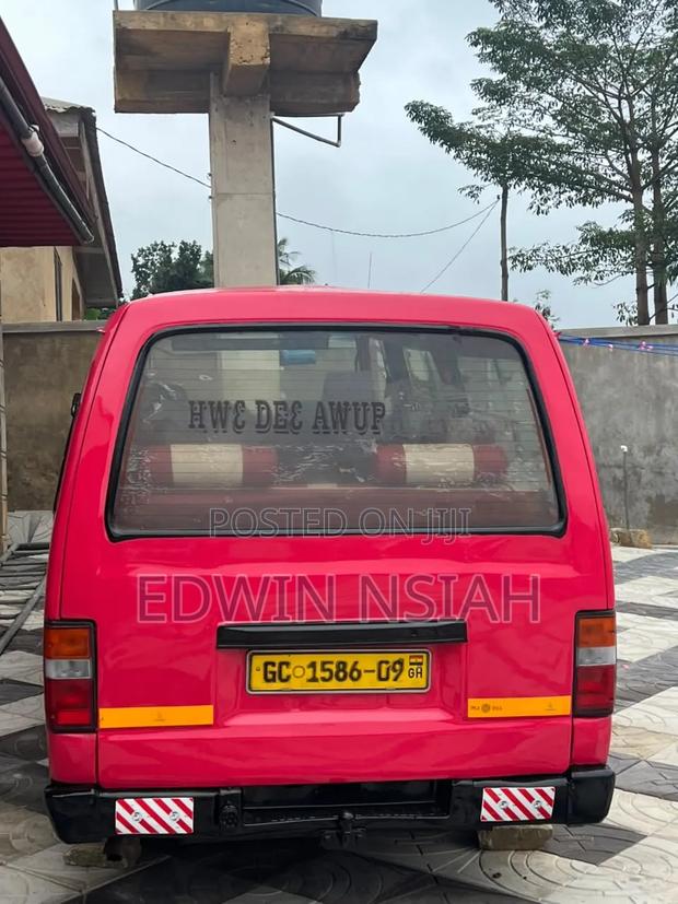 Nissan Caravan 1999