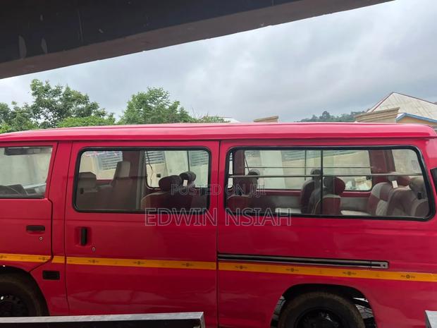 Nissan Caravan 1999