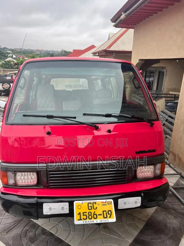 Nissan Caravan 1999