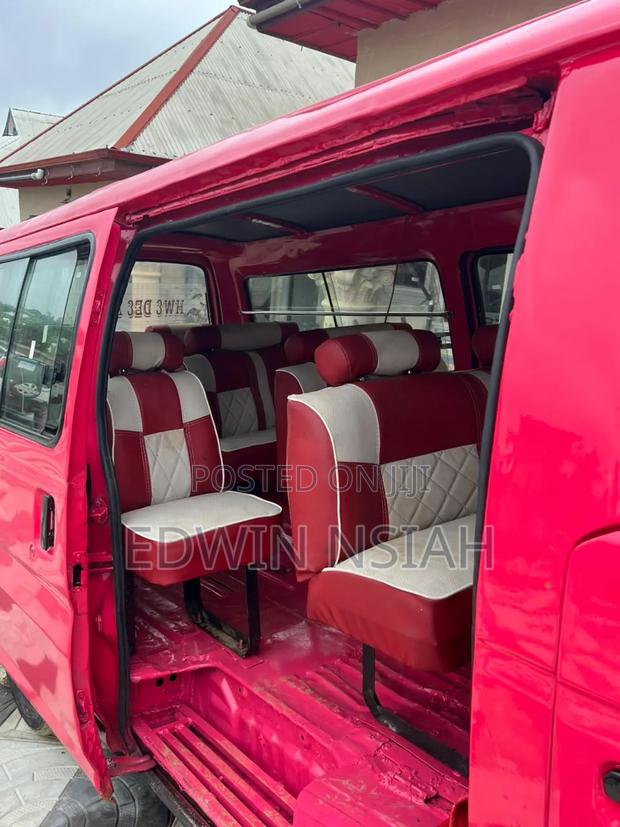 Nissan Caravan 1999