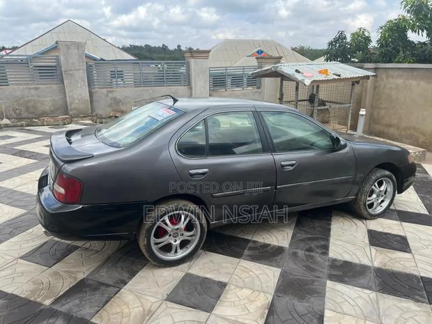 Nissan Altima GXE 1999 Gray