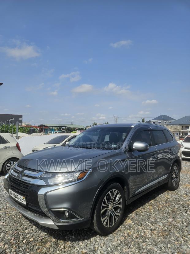 Mitsubishi Outlander SEL FWD 2018 Gray