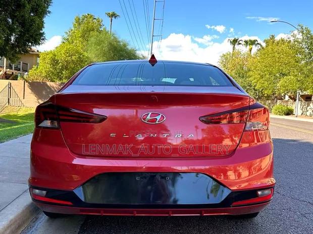 Hyundai Elantra 2020 Red