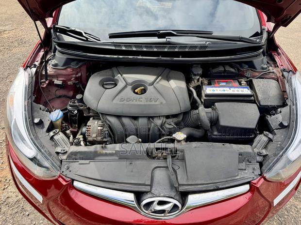 Hyundai Elantra Limited Sedan FWD (1.8L 4cyl 6A) 2016 Red