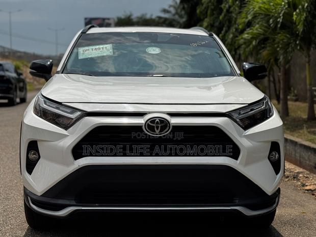 Toyota RAV4 2025 White