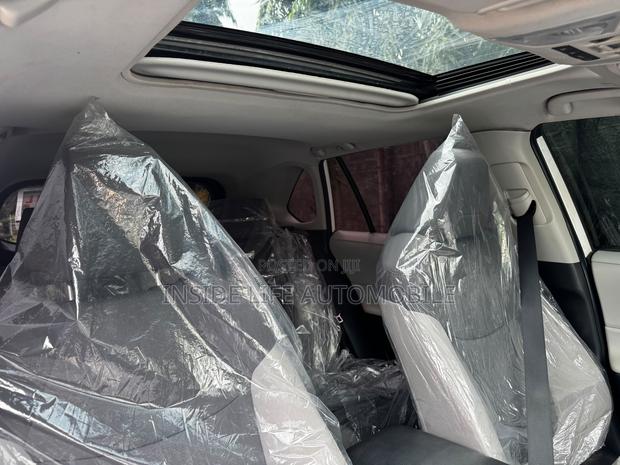 Toyota RAV4 2025 White