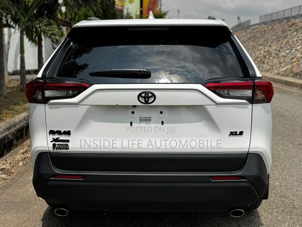 Toyota RAV4 2025 White